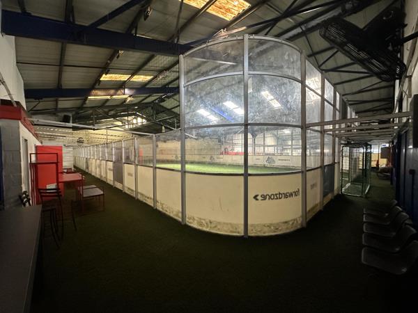 1 410  m² Commercial space