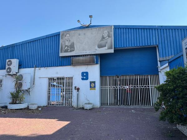1 200  m² Industrial space