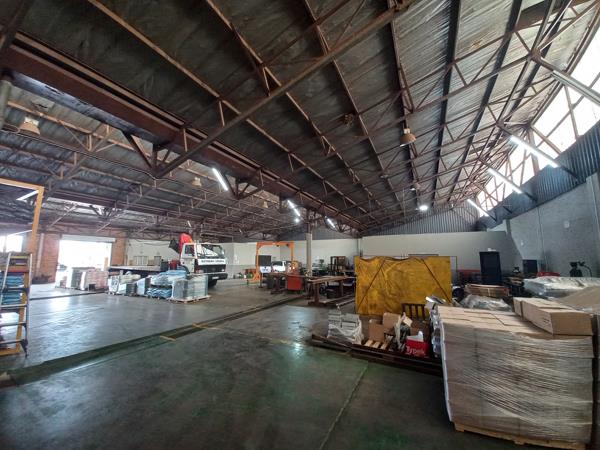 1 200  m² Industrial space