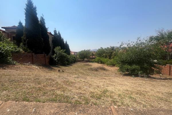 1 018 m² Land