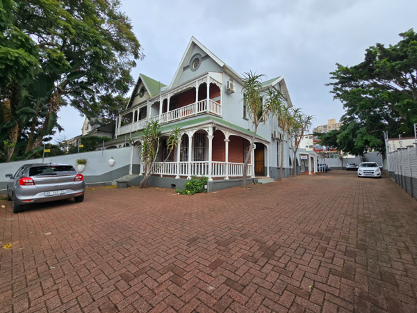 779  m² Commercial space