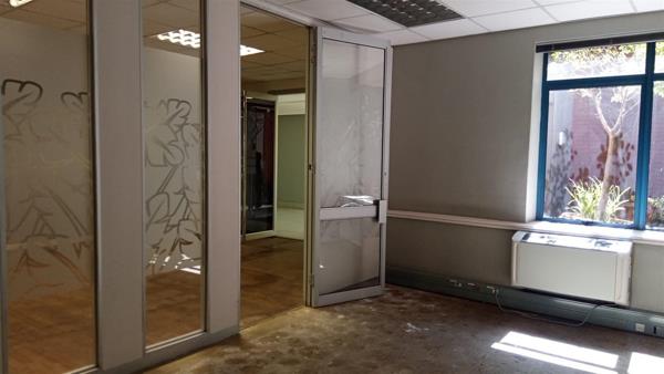 215  m² Commercial space