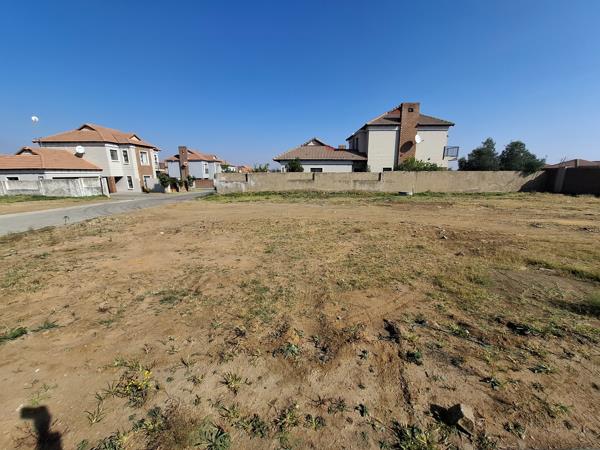 353 m² Land