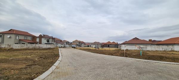 353 m² Land