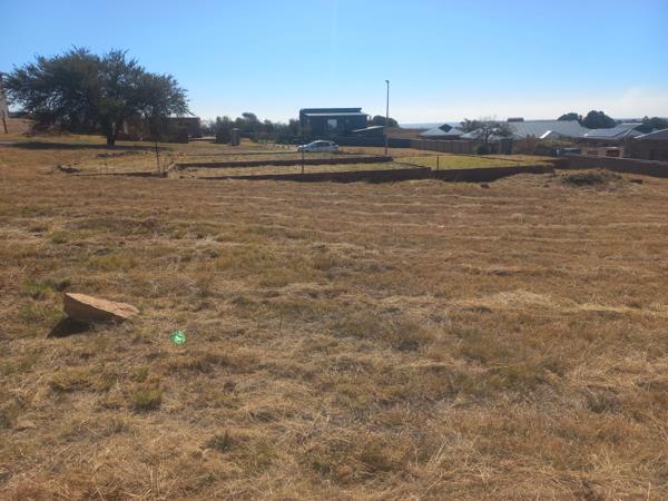 1 374 m² Land