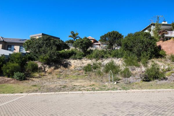 775 m² Land