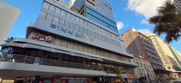 562  m² Commercial space