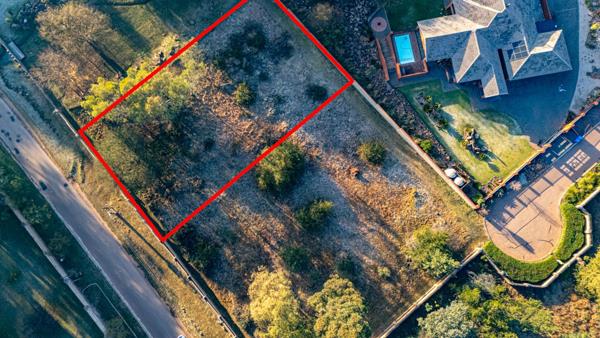 1 882 m² Land