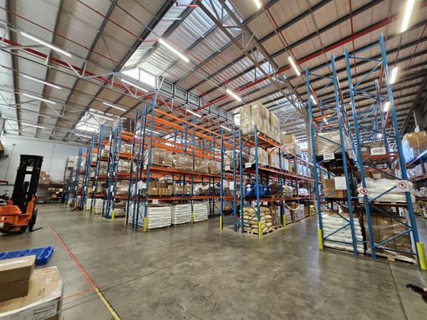 1 818  m² Industrial space