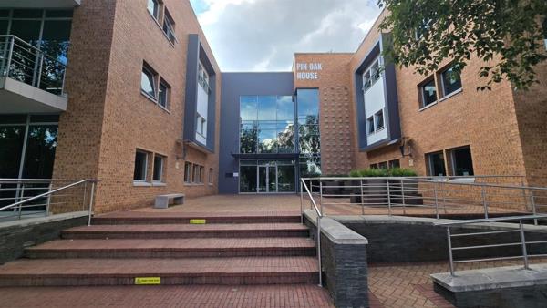 183  m² Commercial space