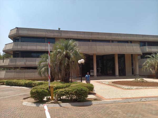 4 000  m² Commercial space