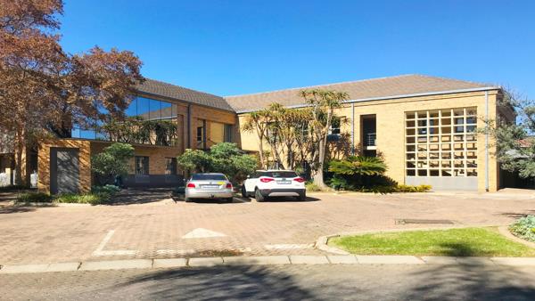 680  m² Office Space