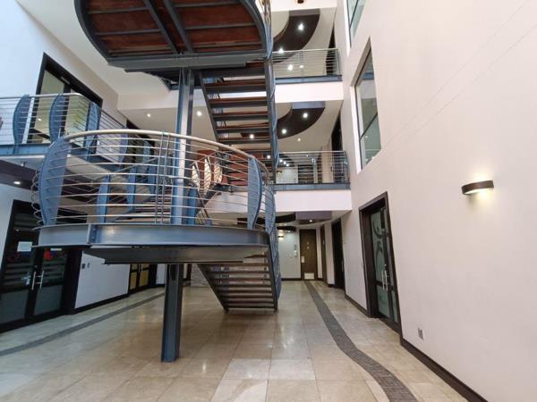 453  m² Commercial space