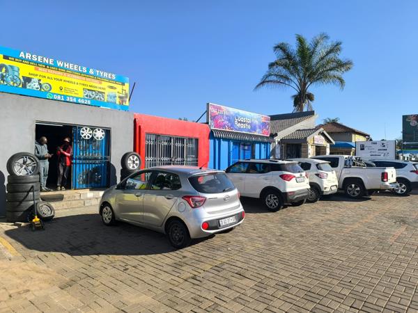 160  m² Retail Space