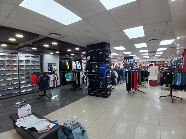 376  m² Retail Space