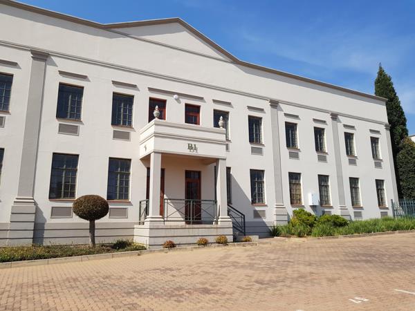 1 560  m² Industrial space