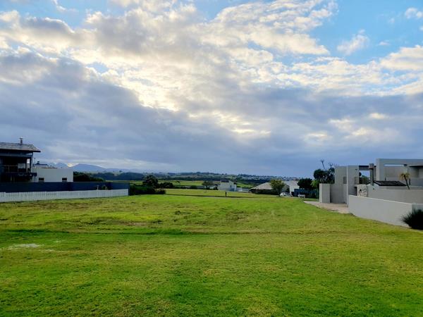 1 144 m² Land