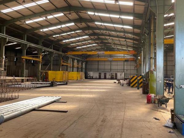 4 800  m² Industrial space