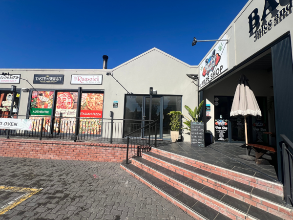 102  m² Commercial space