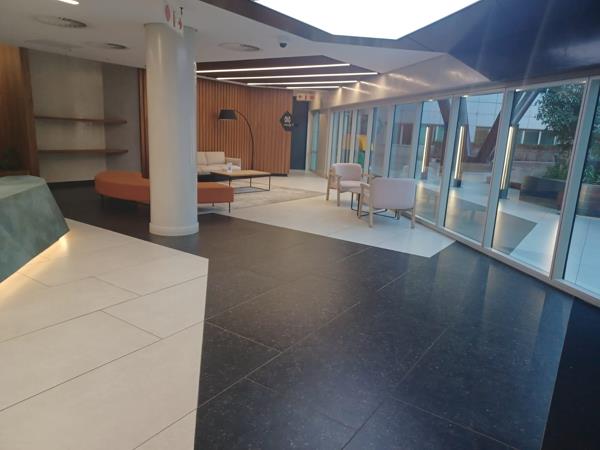 735 m² Office Space
