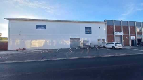 1 600  m² Commercial space