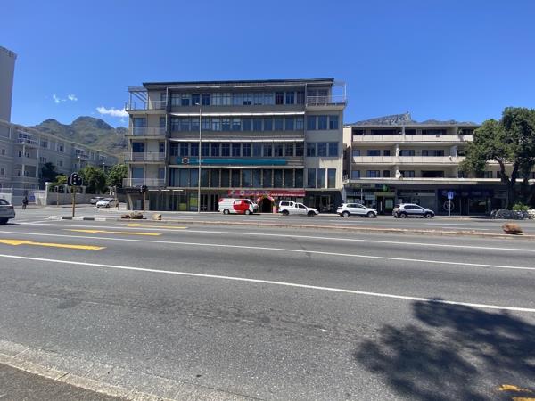 827  m² Commercial space