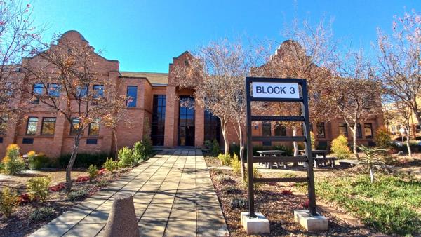 115  m² Commercial space