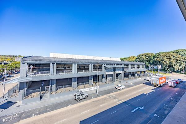 3 000  m² Commercial space