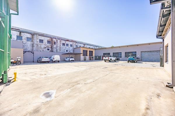2 000  m² Commercial space