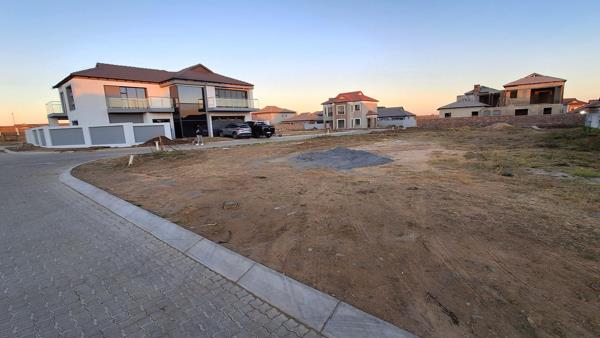 353 m² Land