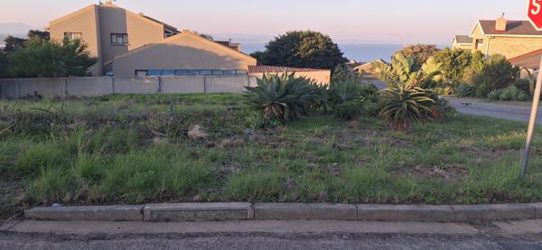 892 m² Land