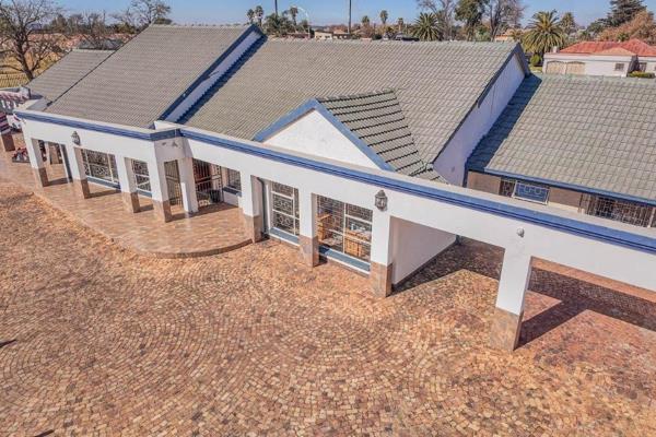 985  m² Commercial space