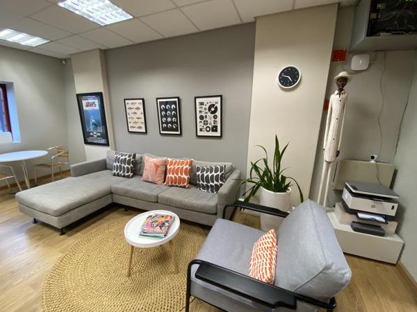 185  m² Commercial space