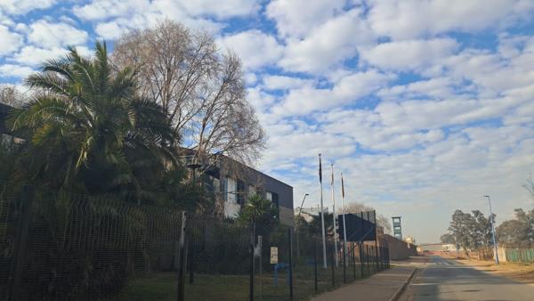 7 889  m² Commercial space