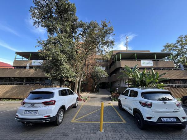 102  m² Commercial space