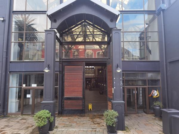 145  m² Commercial space