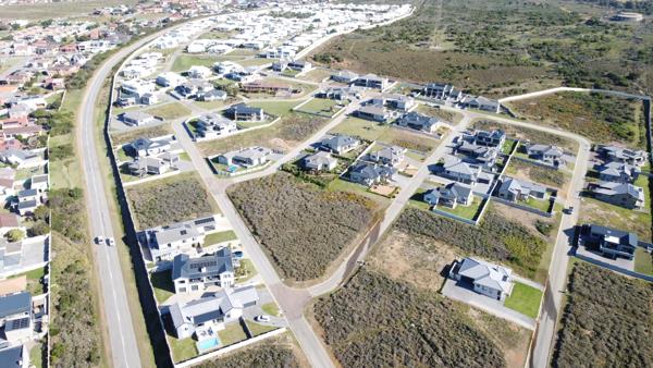 750 m² Land