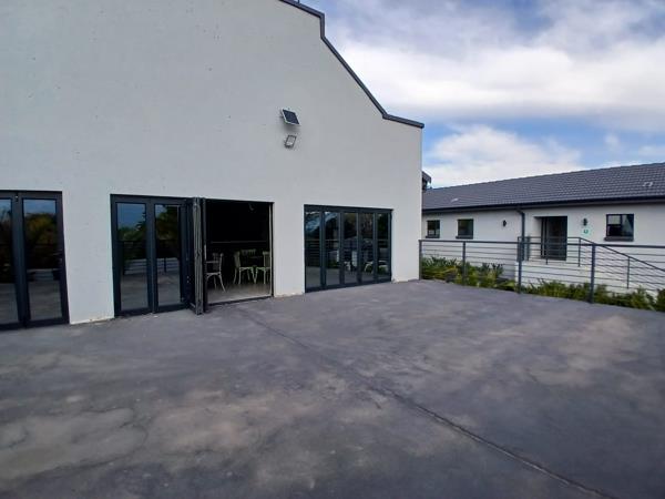 741  m² Commercial space