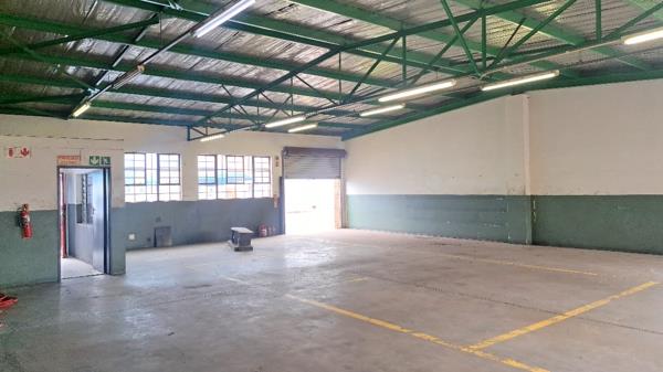 208  m² Industrial space