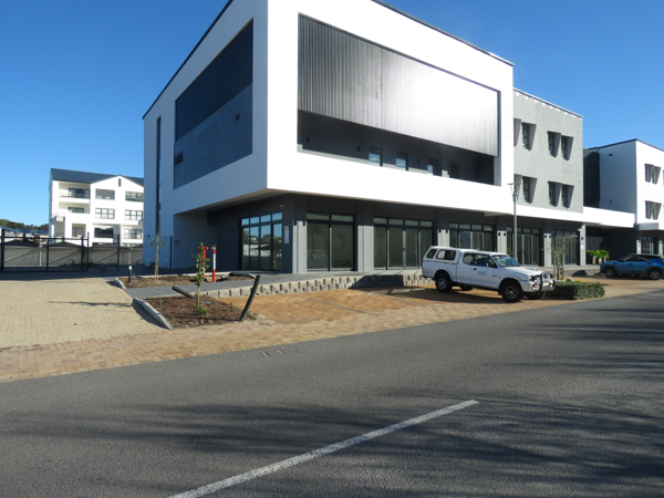 73  m² Commercial space