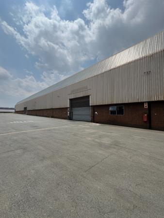 7 242  m² Commercial space