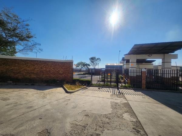 1 240  m² Commercial space