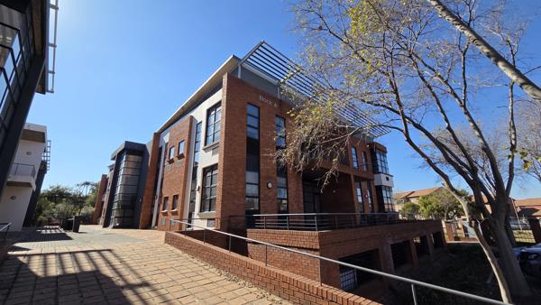 160  m² Commercial space