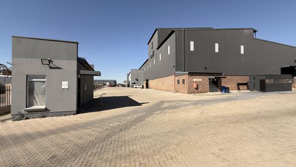 3 858  m² Industrial space