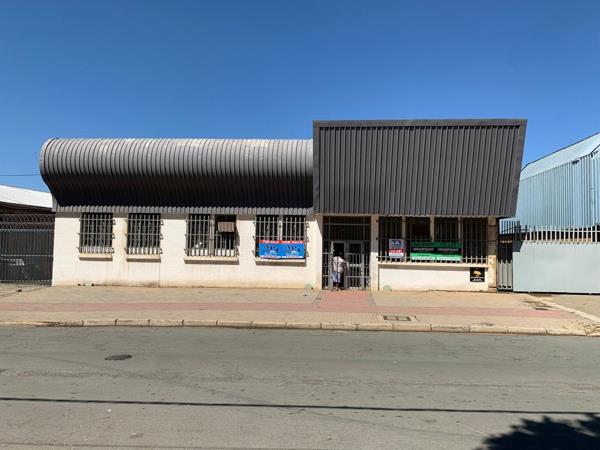 741  m² Commercial space