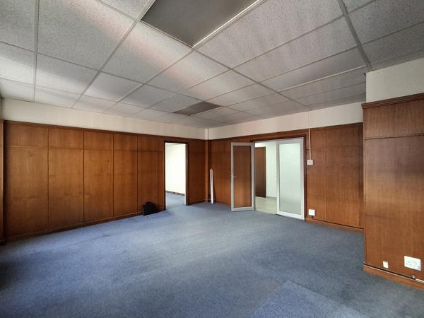 151  m² Commercial space