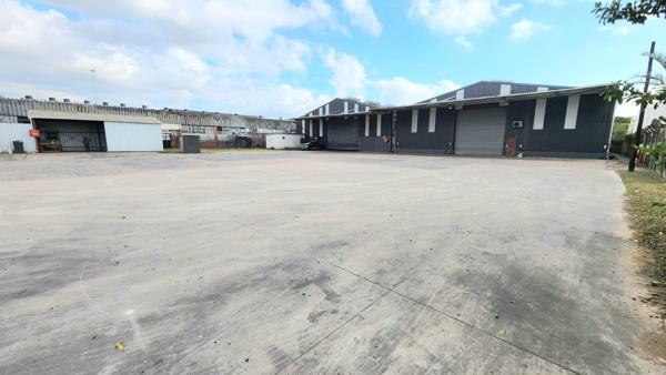 3 000  m² Commercial space