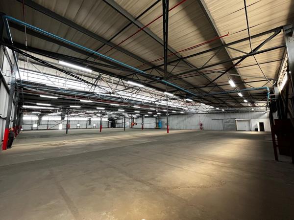 2 400  m² Industrial space