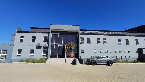 3 858  m² Industrial space