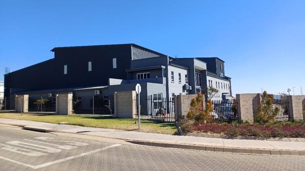 3 858  m² Industrial space